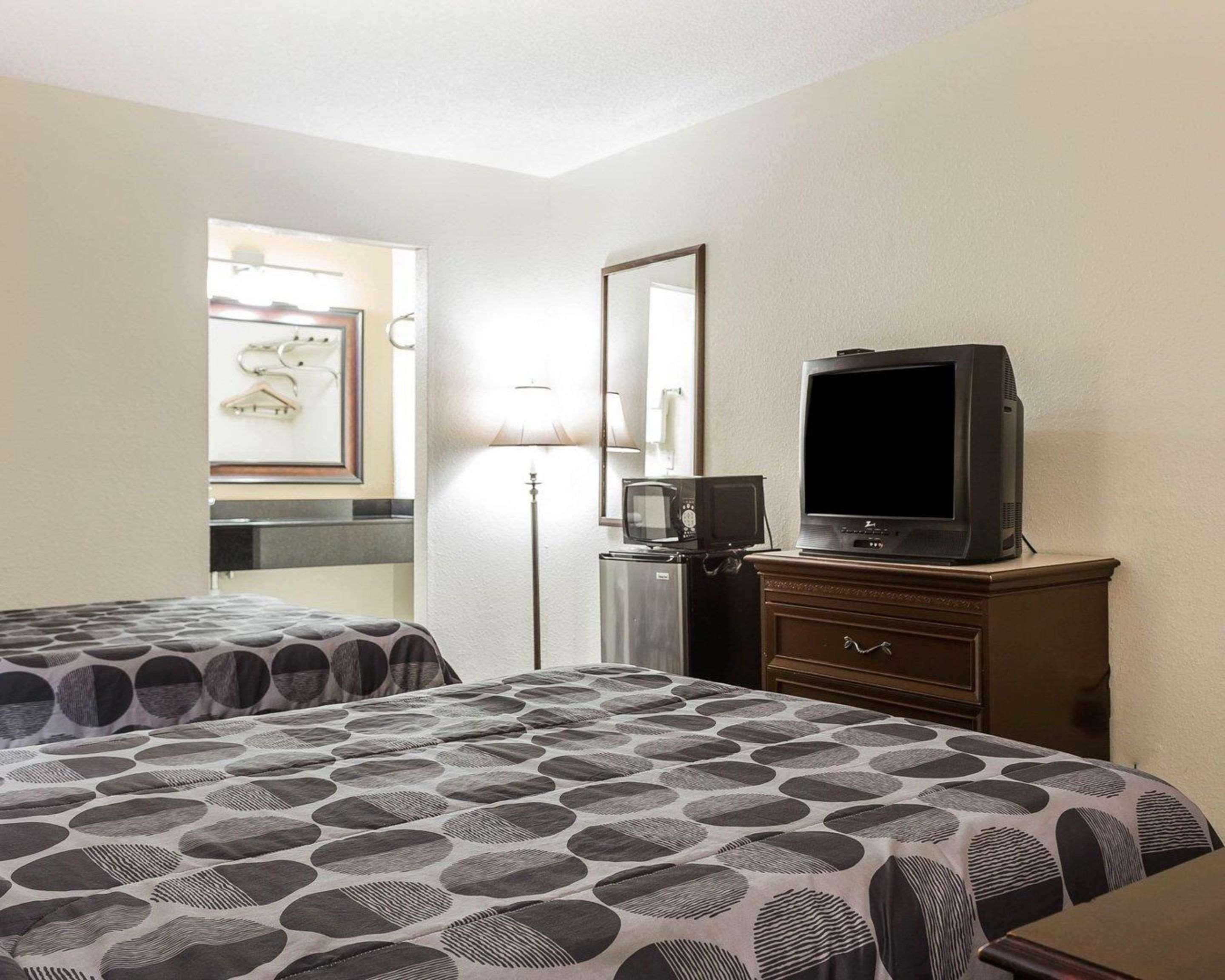 Econo Lodge Coliseum Charleston Zewnętrze zdjęcie